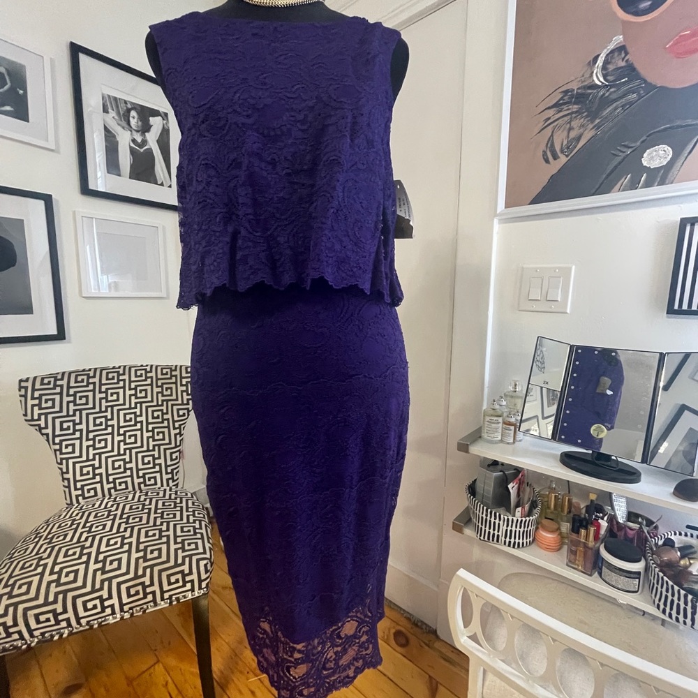 Very flattering lace cocktail dress!